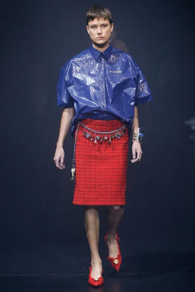 Look 11